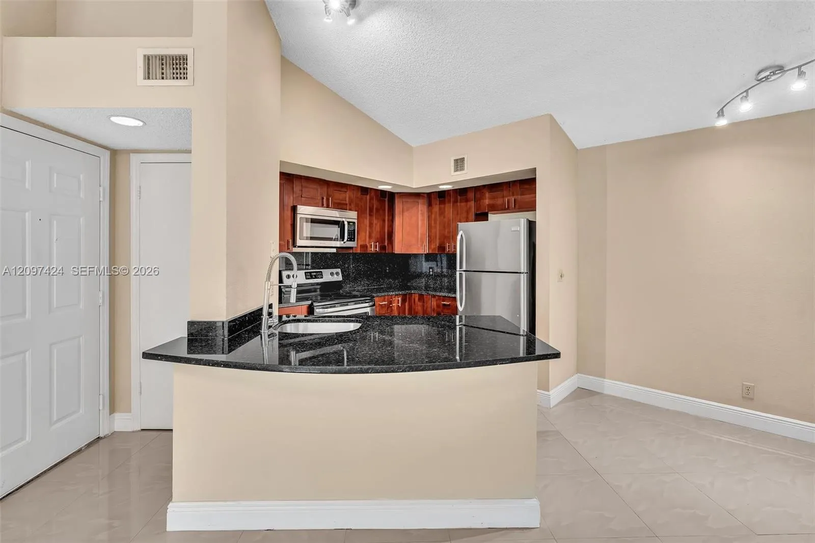 3370 N Pinewalk Drive N #1222