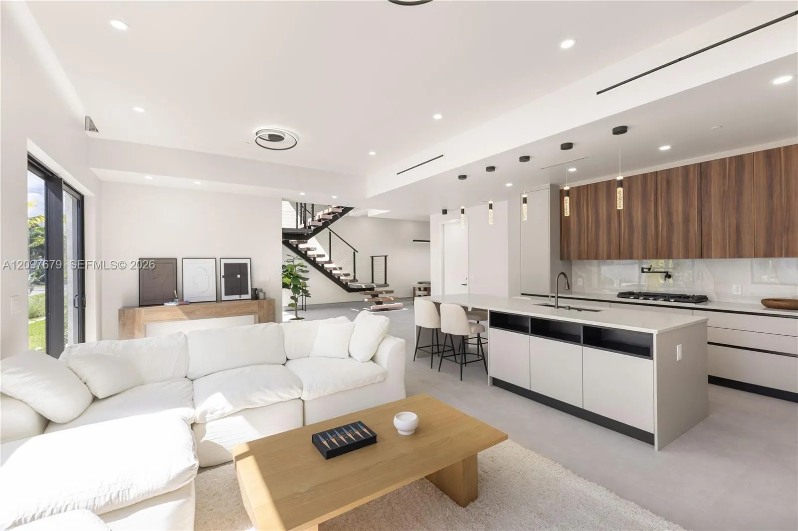 843 SW 14th Court
