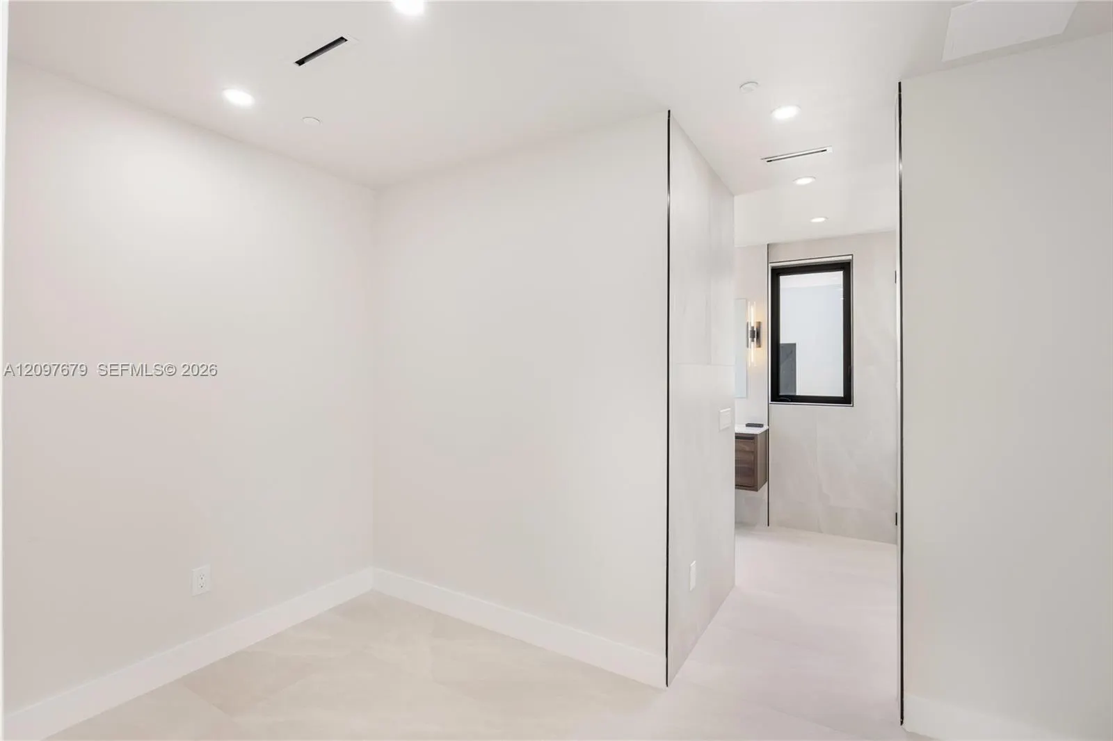 843 SW 14th Court