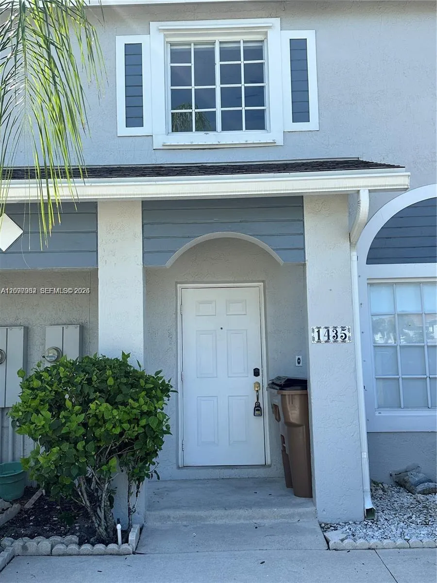 1435 SW 48th Terrace