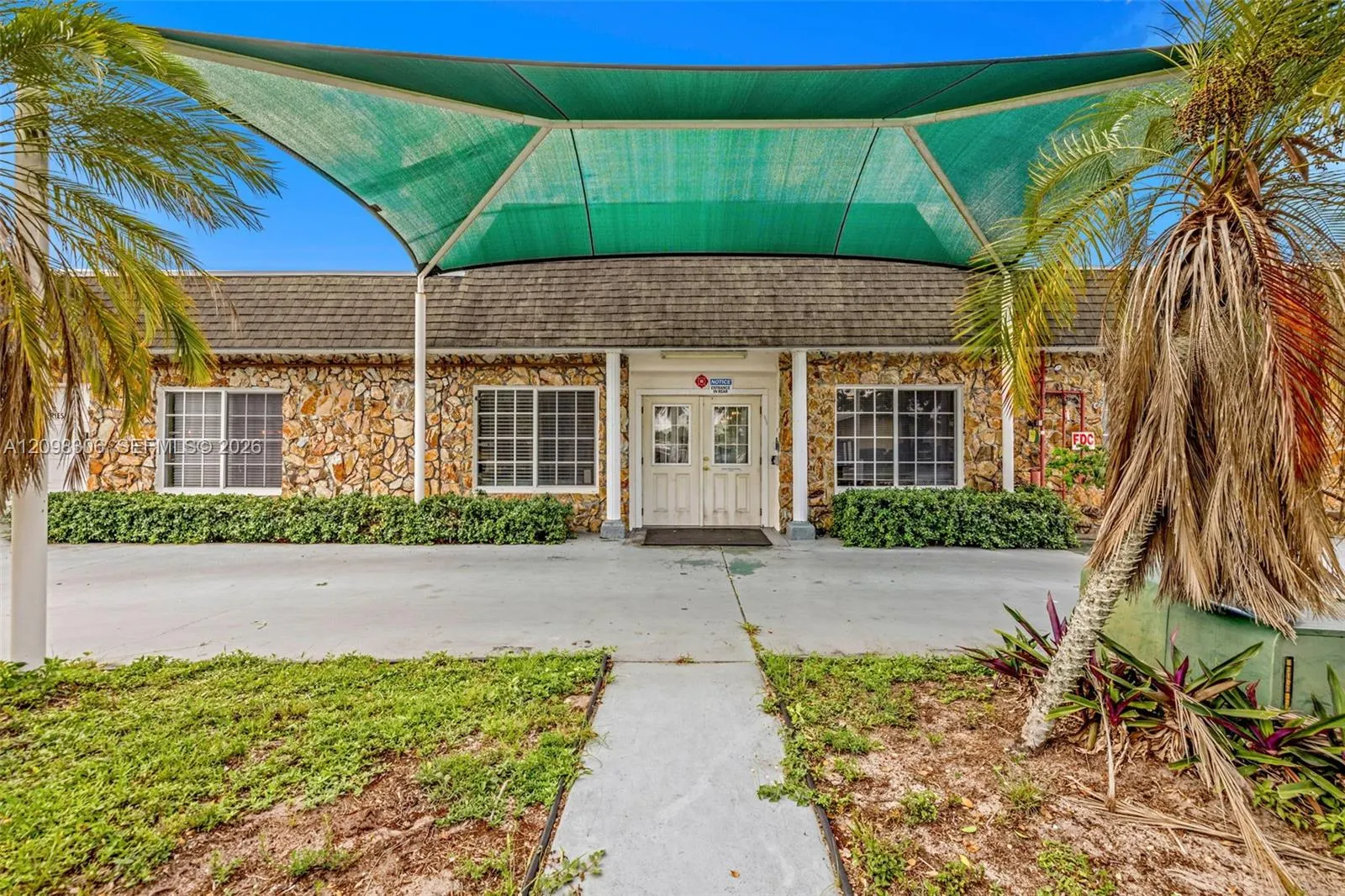 6810 SW 7th Street