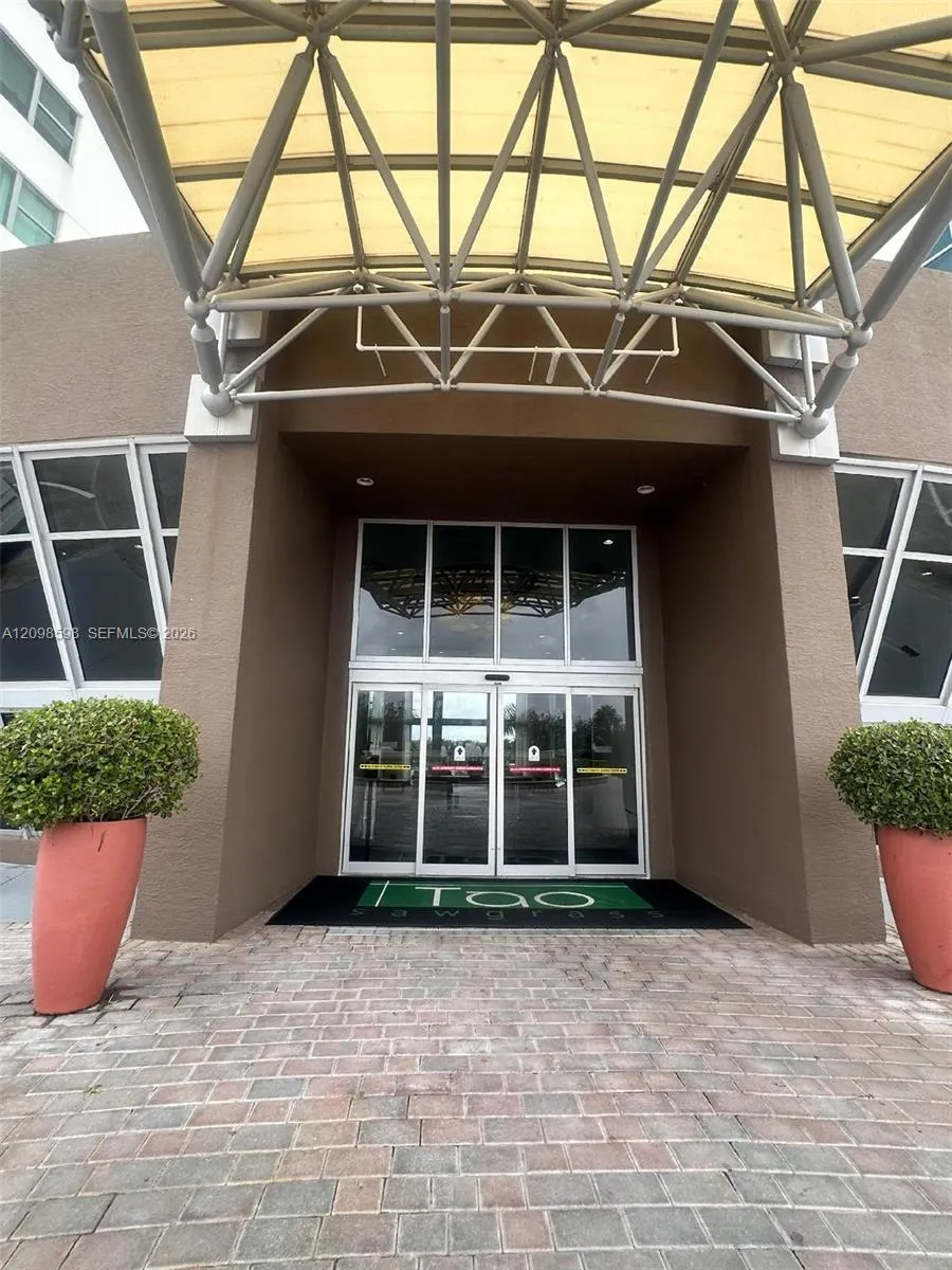 2641 N Flamingo Road #1502N