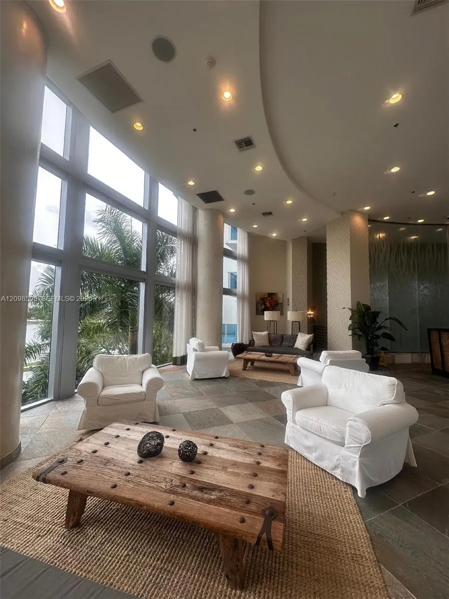 2641 N Flamingo Road #1502N