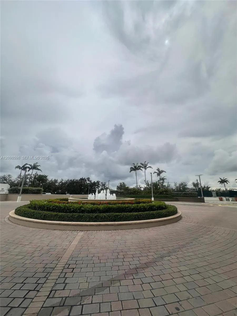2641 N Flamingo Road #1502N