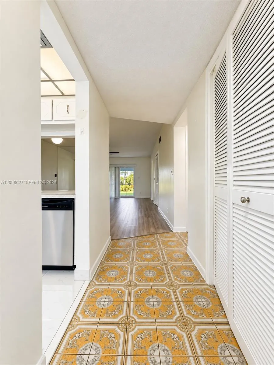 4291 NW 9th Avenue #104