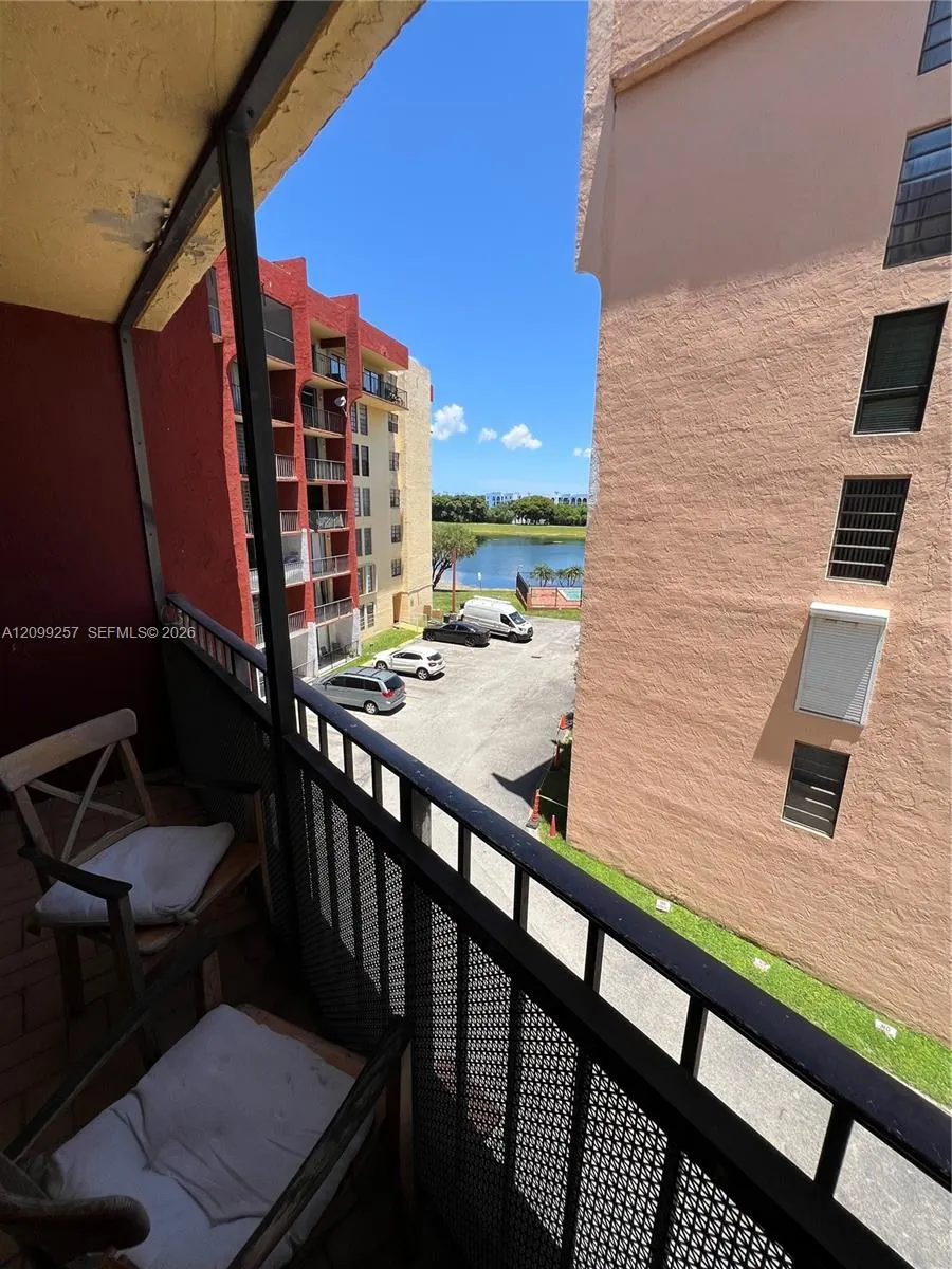 9686 Fontainebleau Boulevard #402