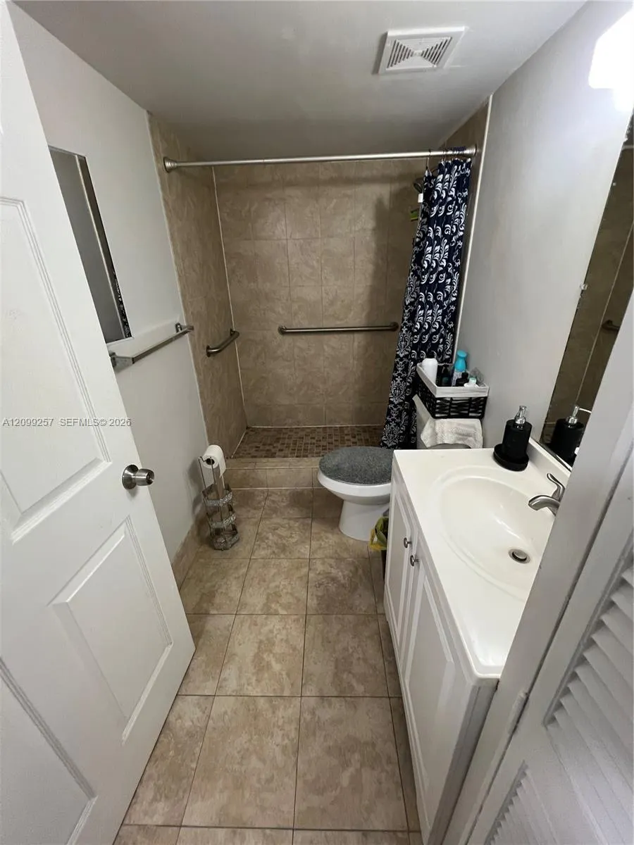 9686 Fontainebleau Boulevard #402