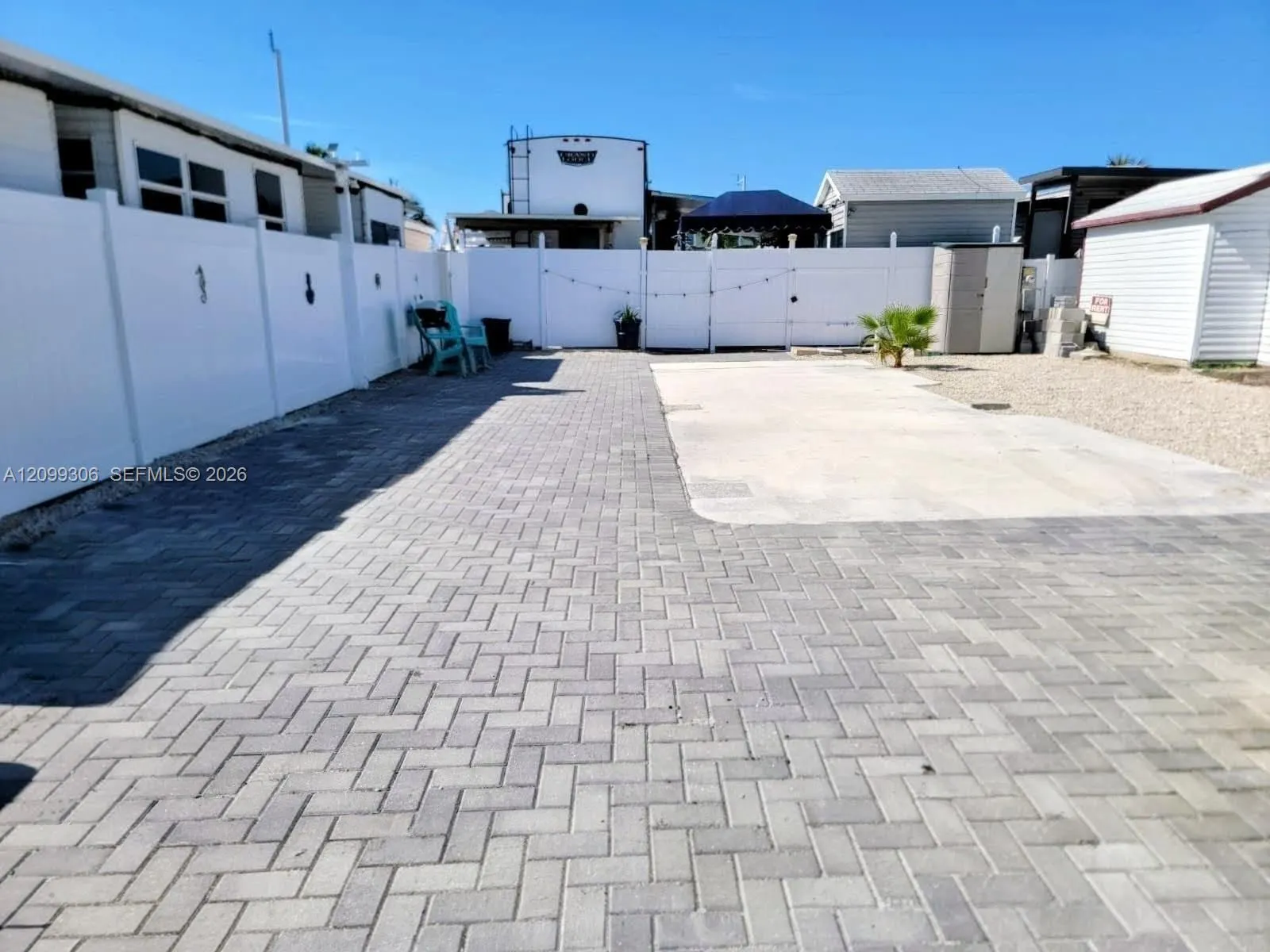 325 Calusa Street