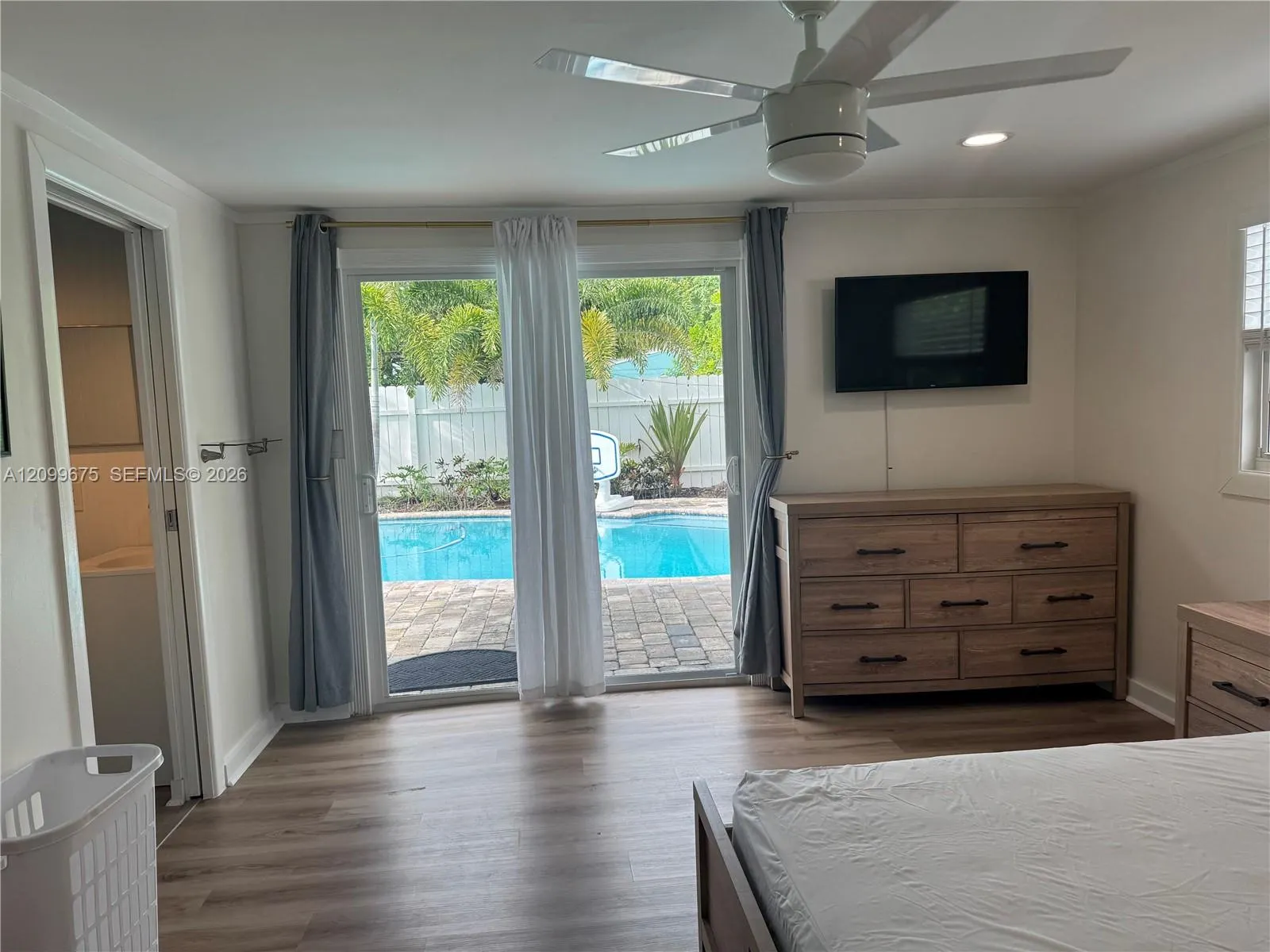 914 N Ocean Breeze #1