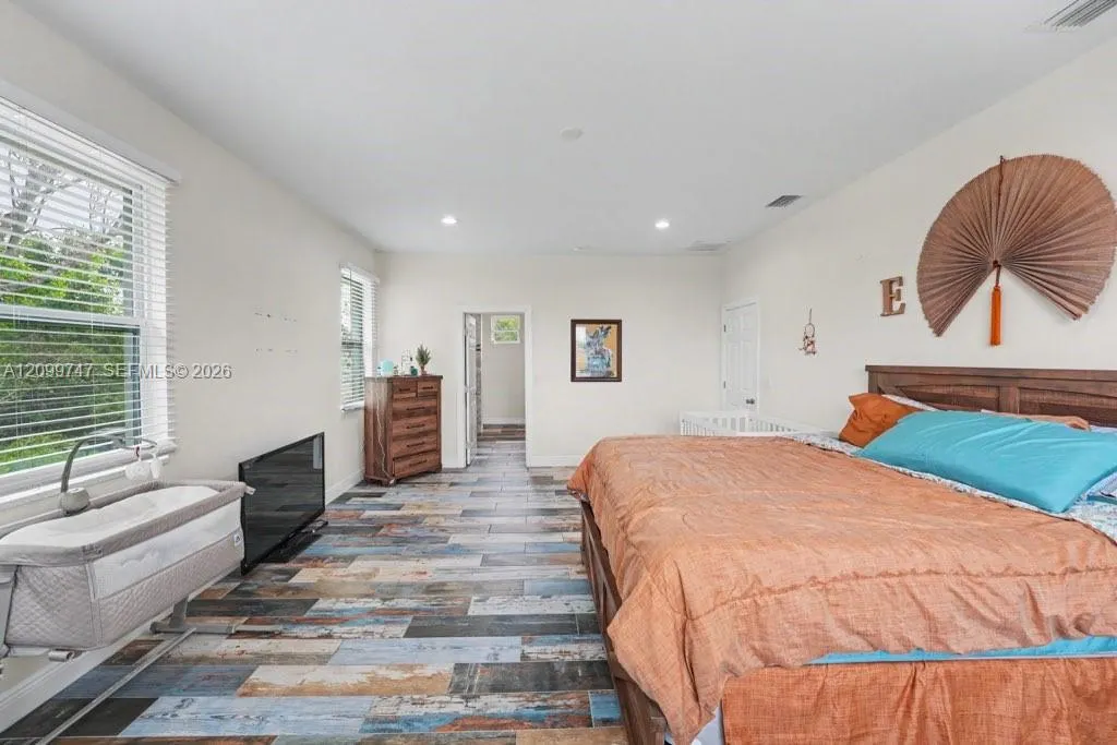8006 Oakleaf Circle