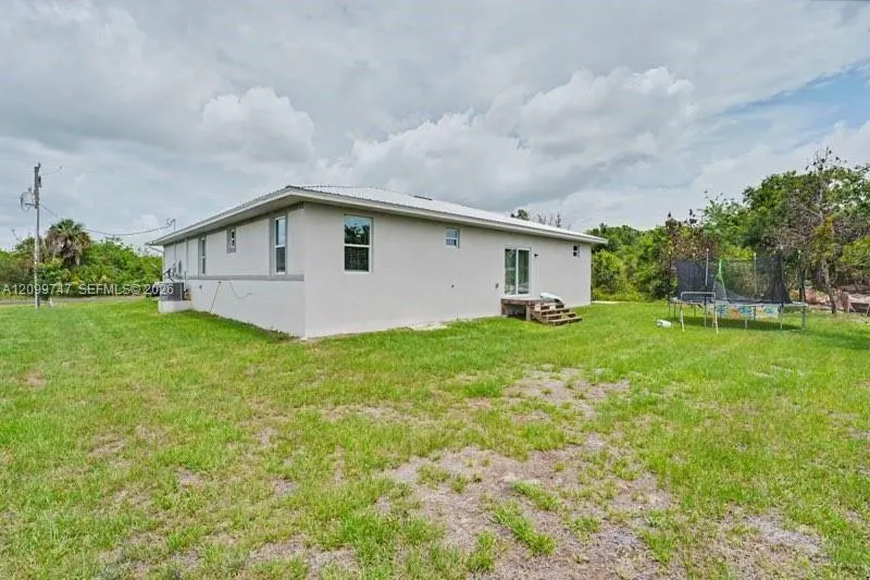 8006 Oakleaf Circle