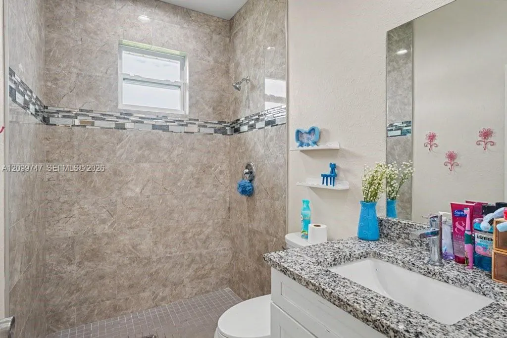 8006 Oakleaf Circle