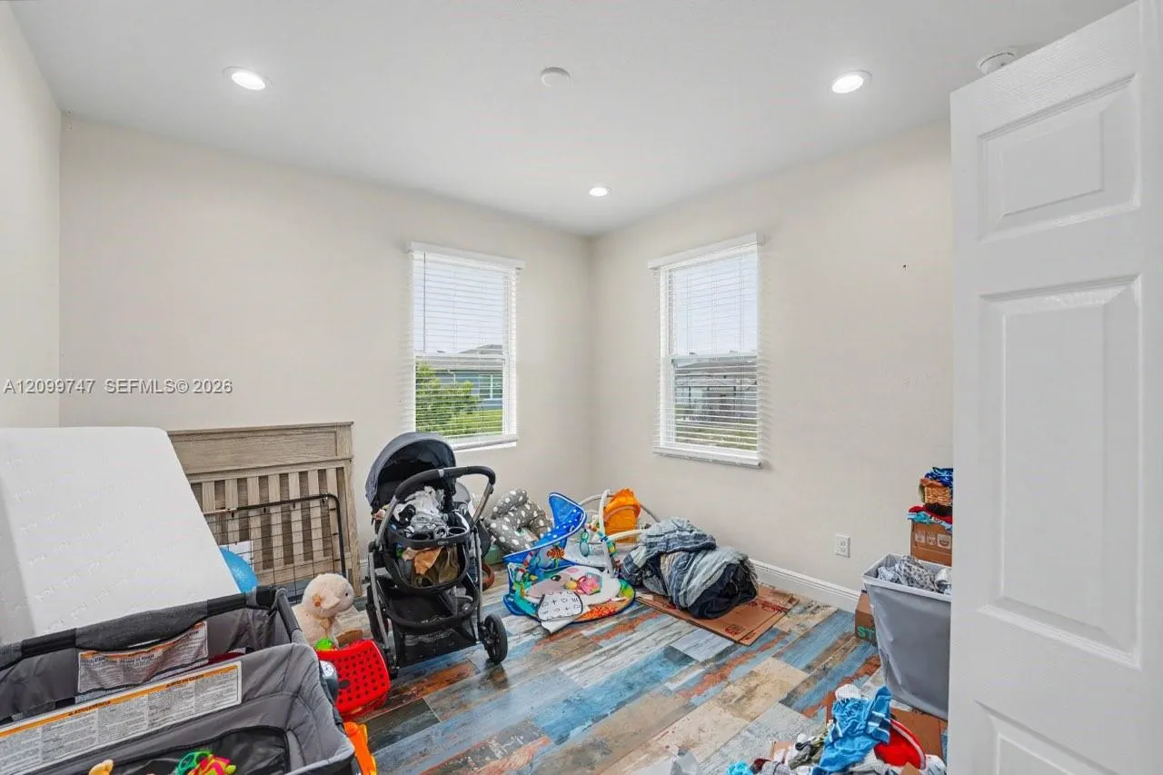 8006 Oakleaf Circle