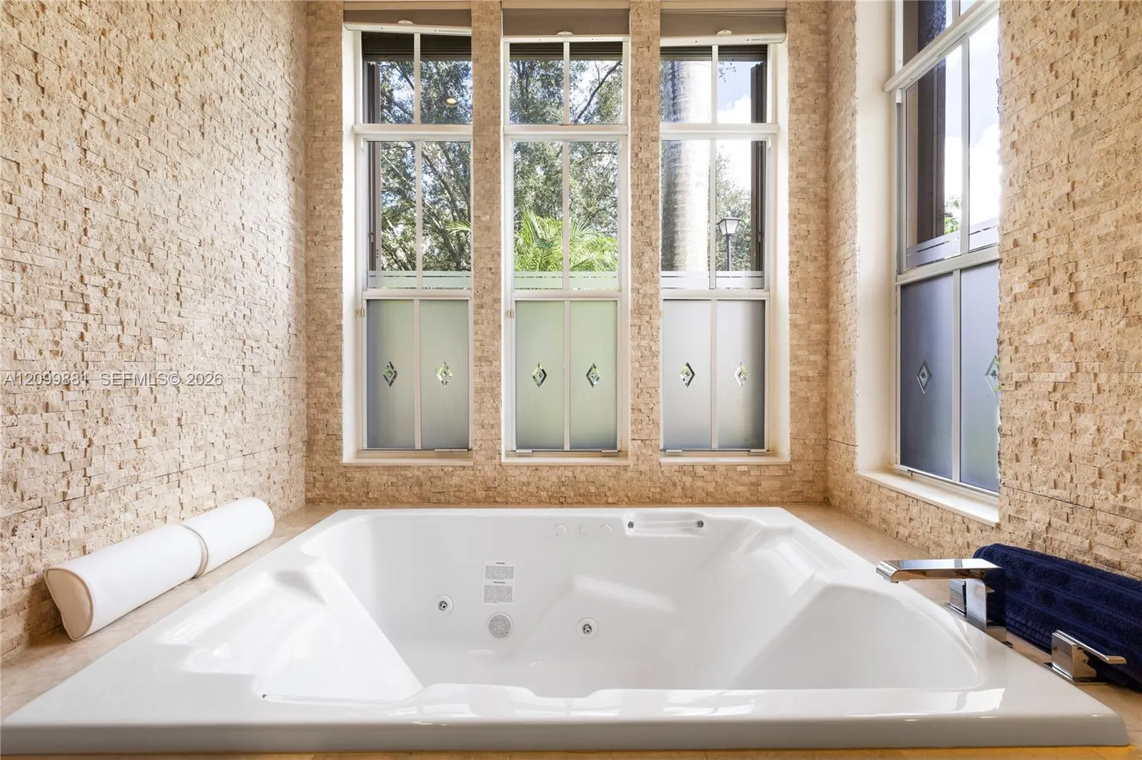6159 Via Venetia S