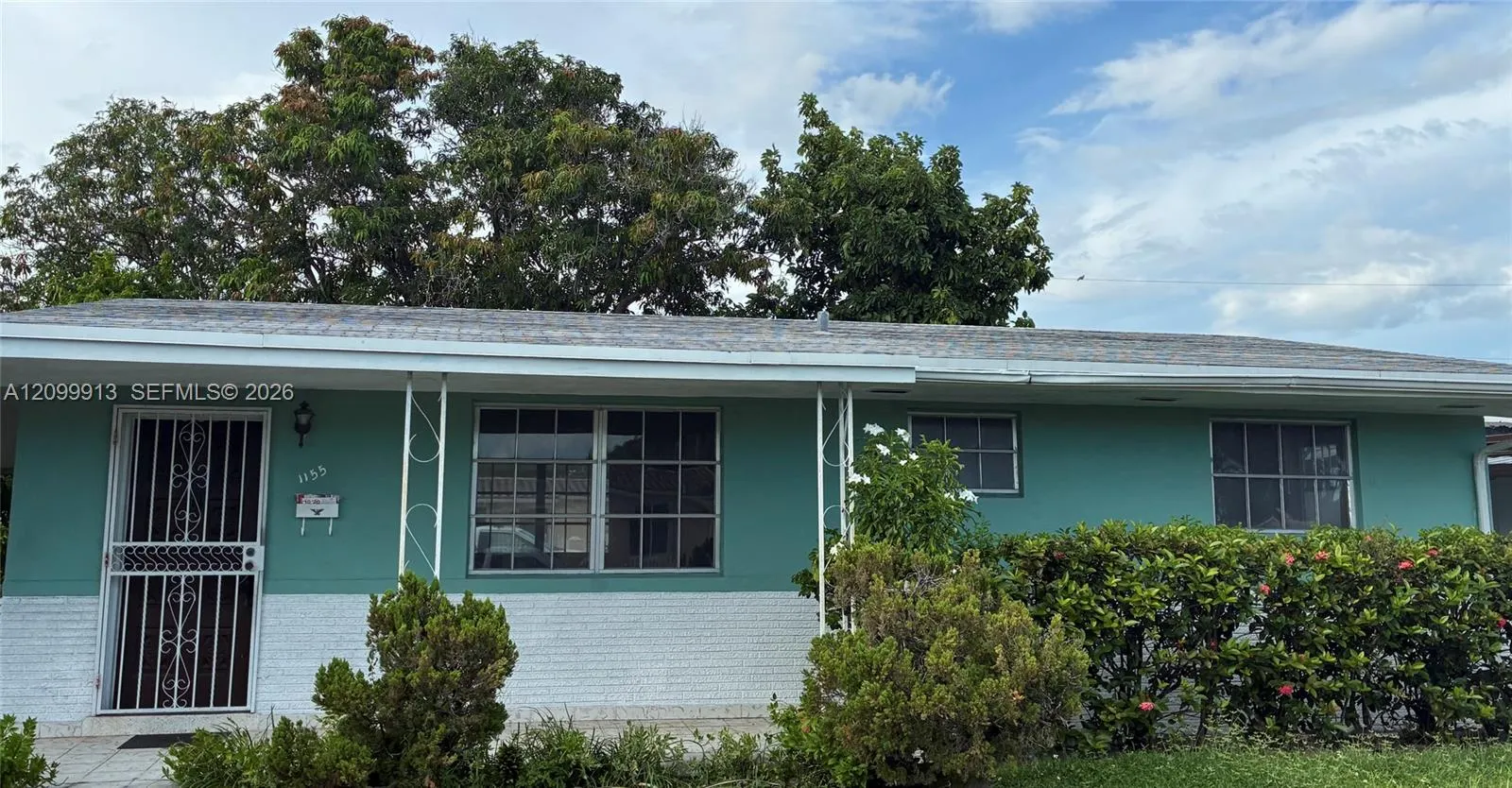 1155 W 33rd Place