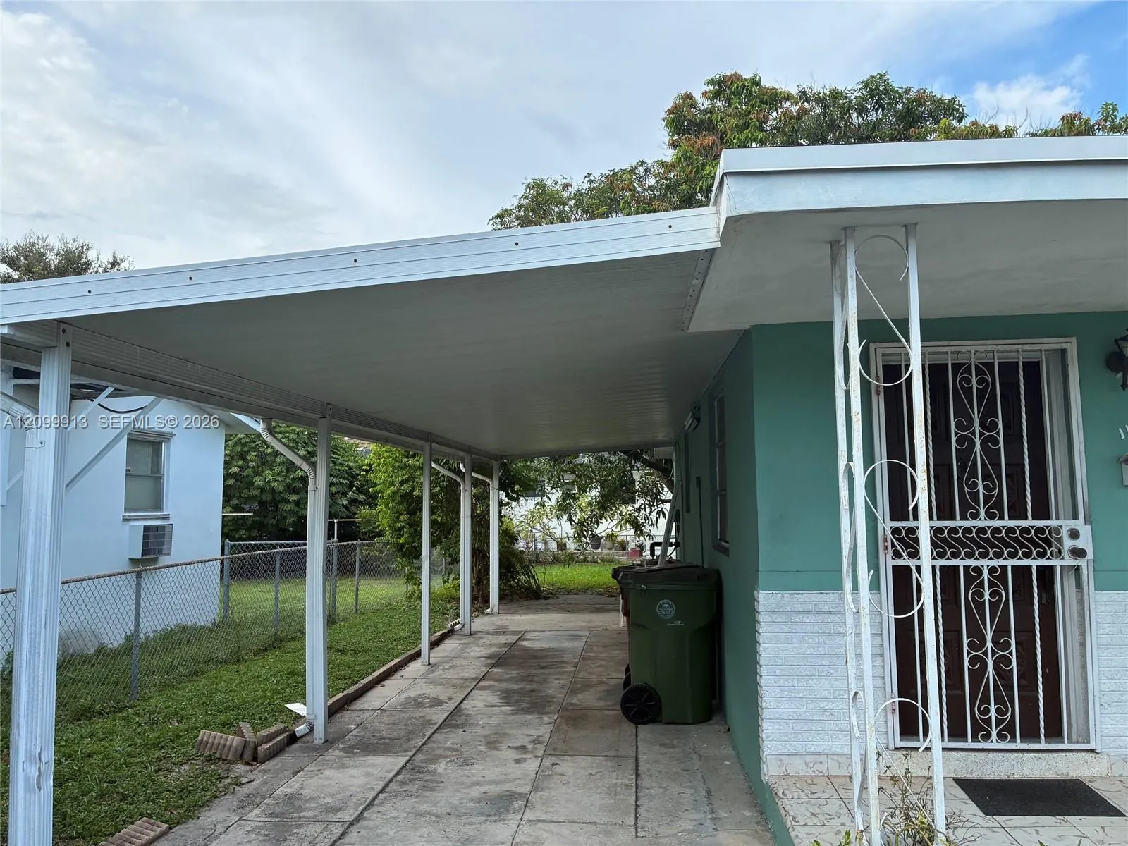1155 W 33rd Place
