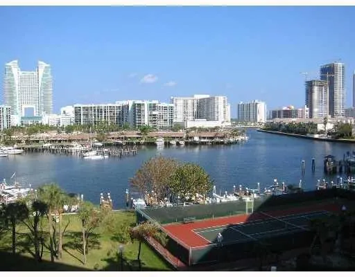 2500 Parkview Drive #517