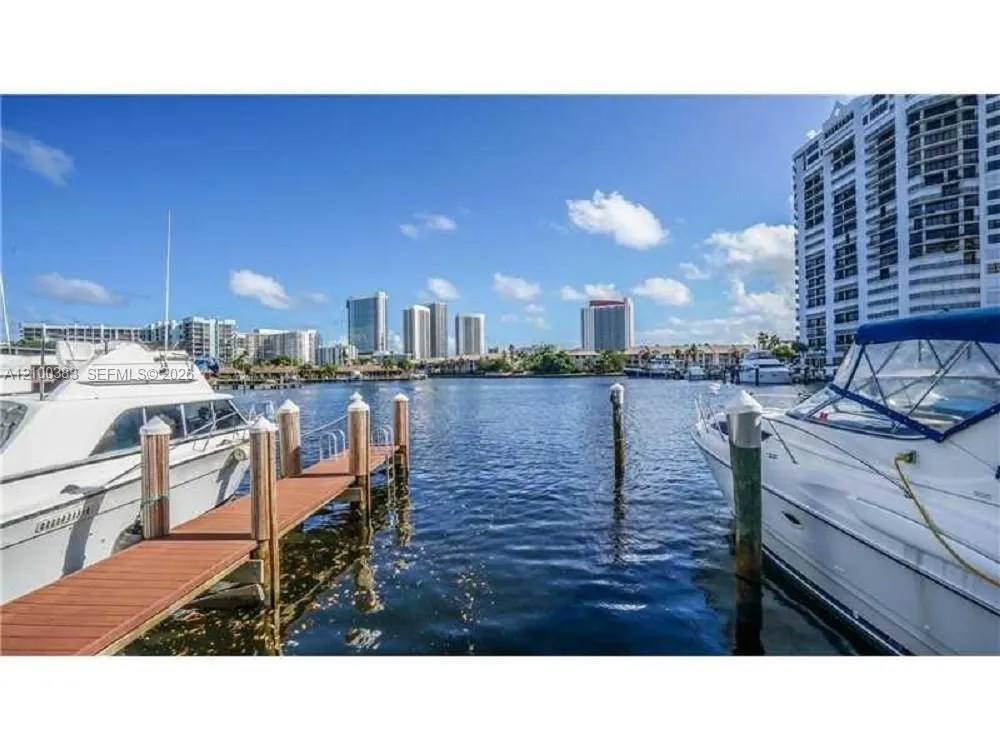 2500 Parkview Drive #517