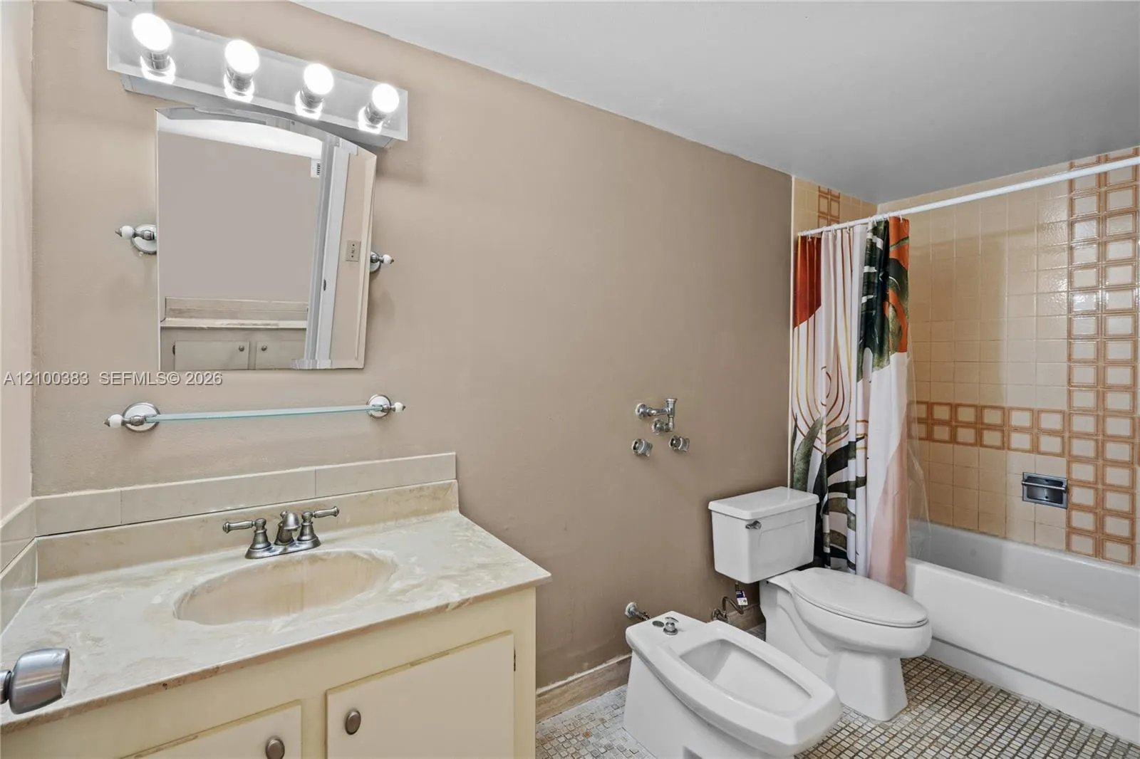 2500 Parkview Drive #517