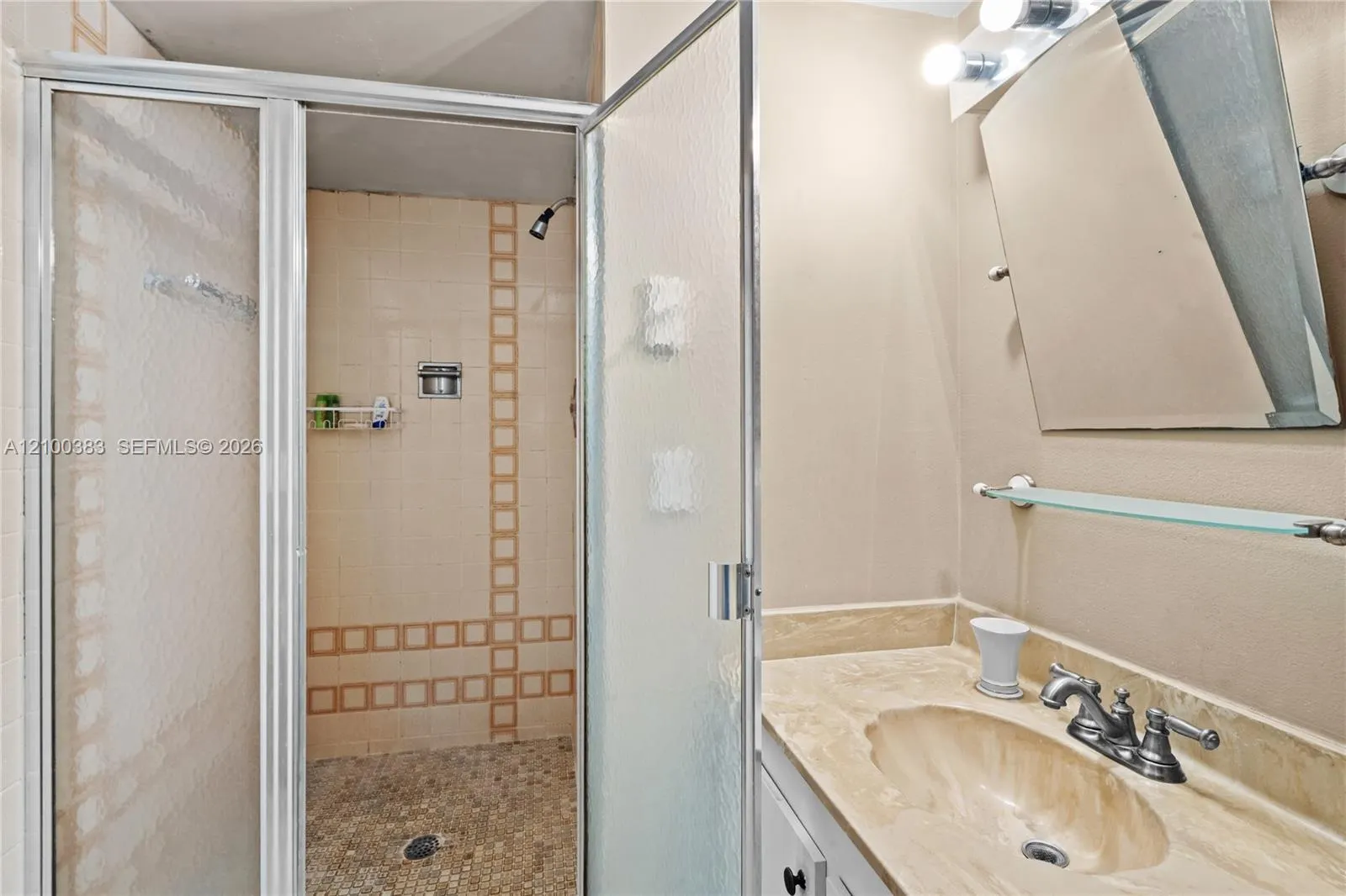 2500 Parkview Drive #517