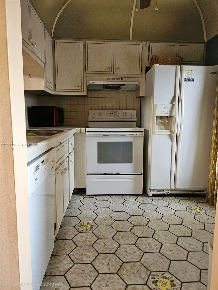 5121 W Oakland Park Boulevard #211