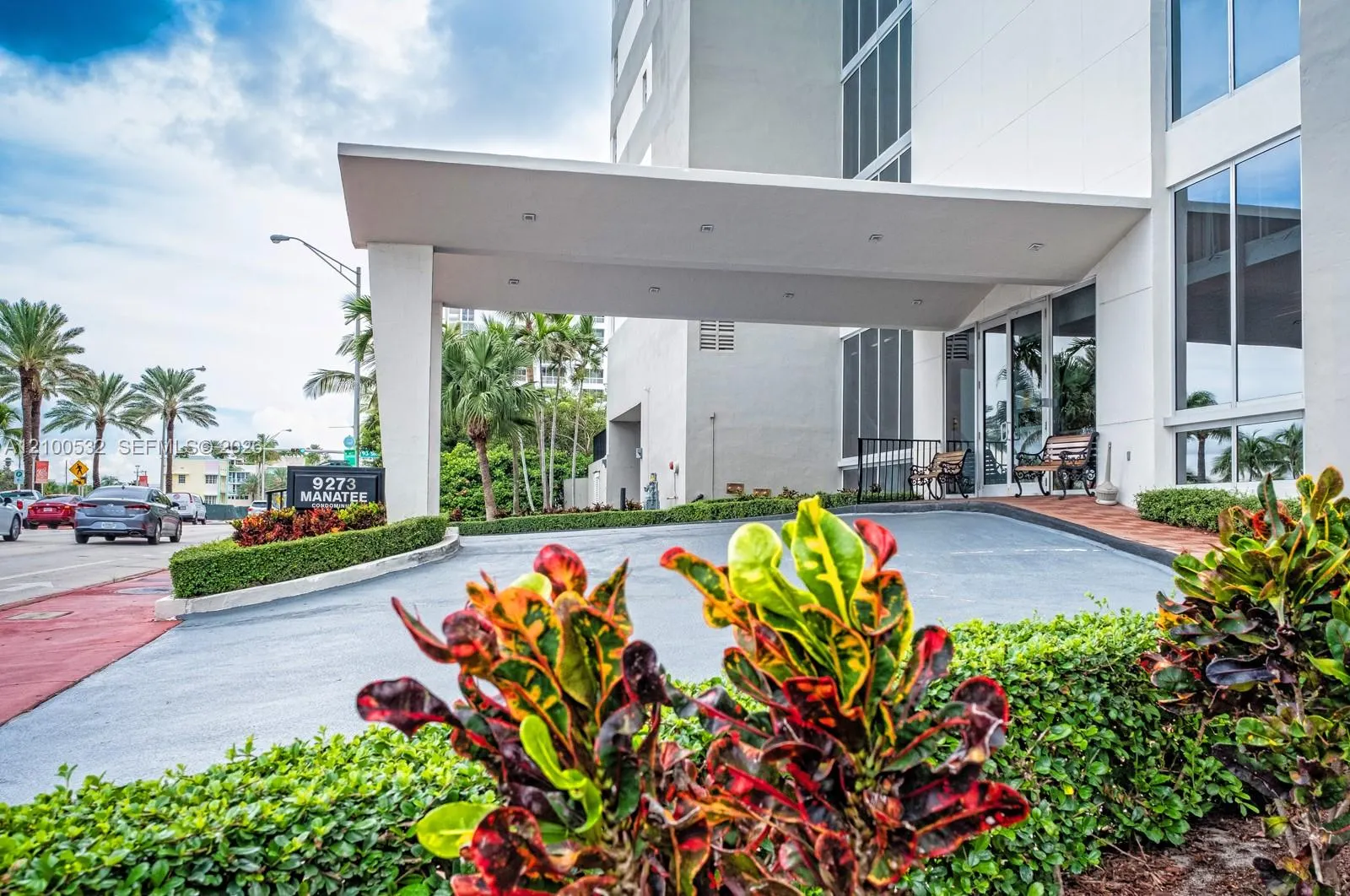 9273 Collins Avenue #912