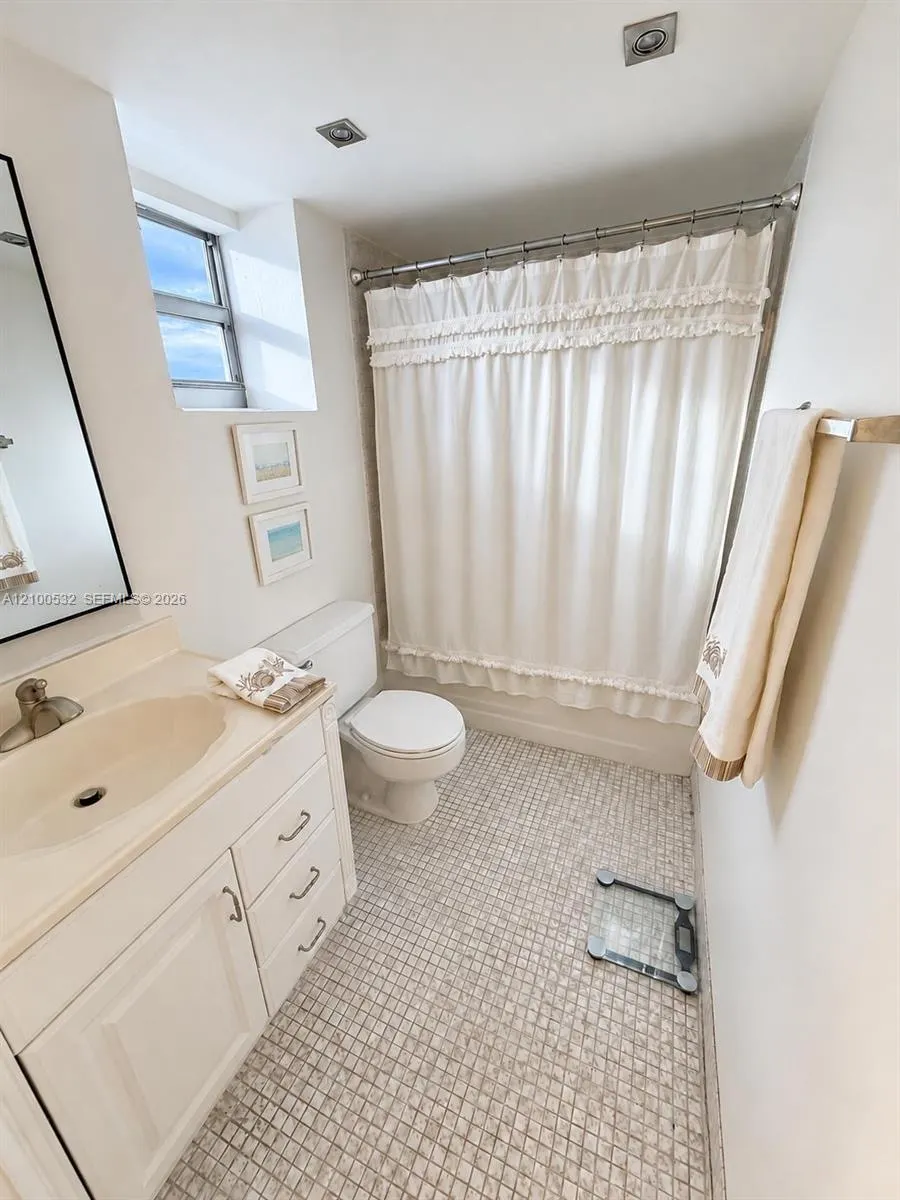 9273 Collins Avenue #912