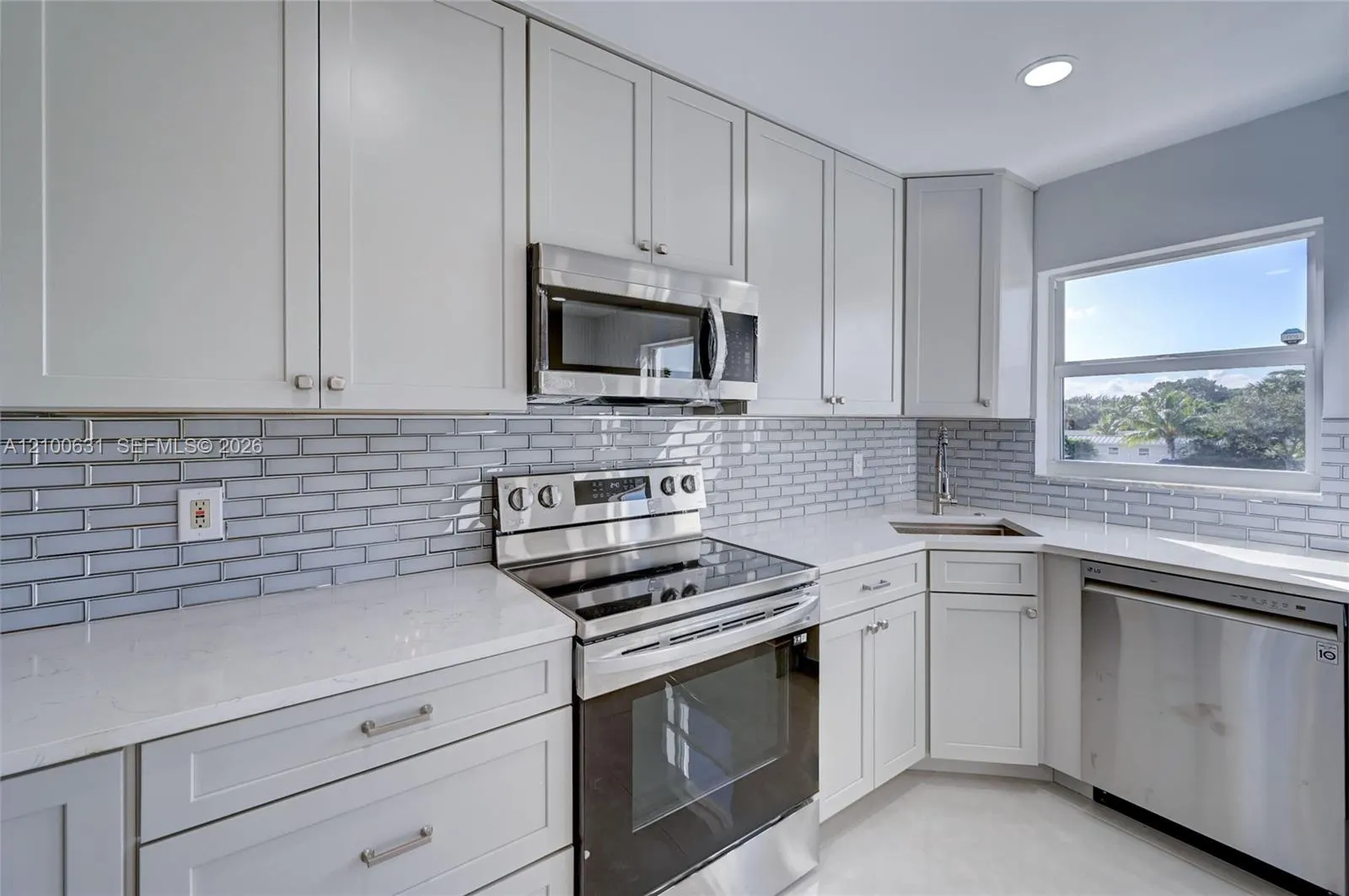 505 NE 20th Avenue #211