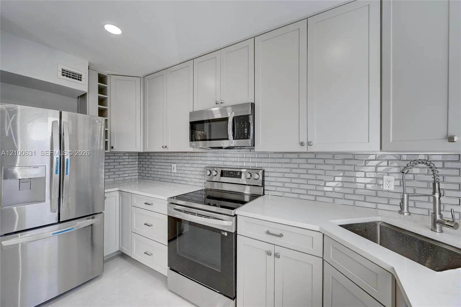 505 NE 20th Avenue #211