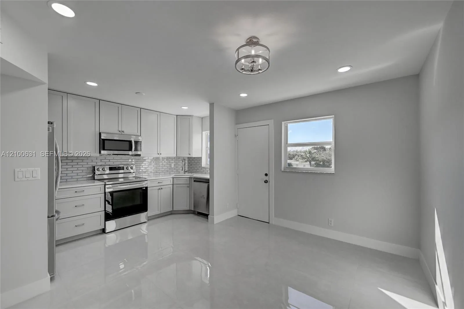 505 NE 20th Avenue #211