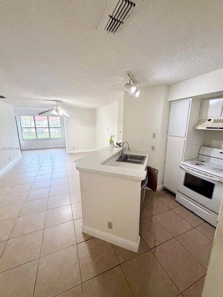 3450 N Pinewalk Drive N #424
