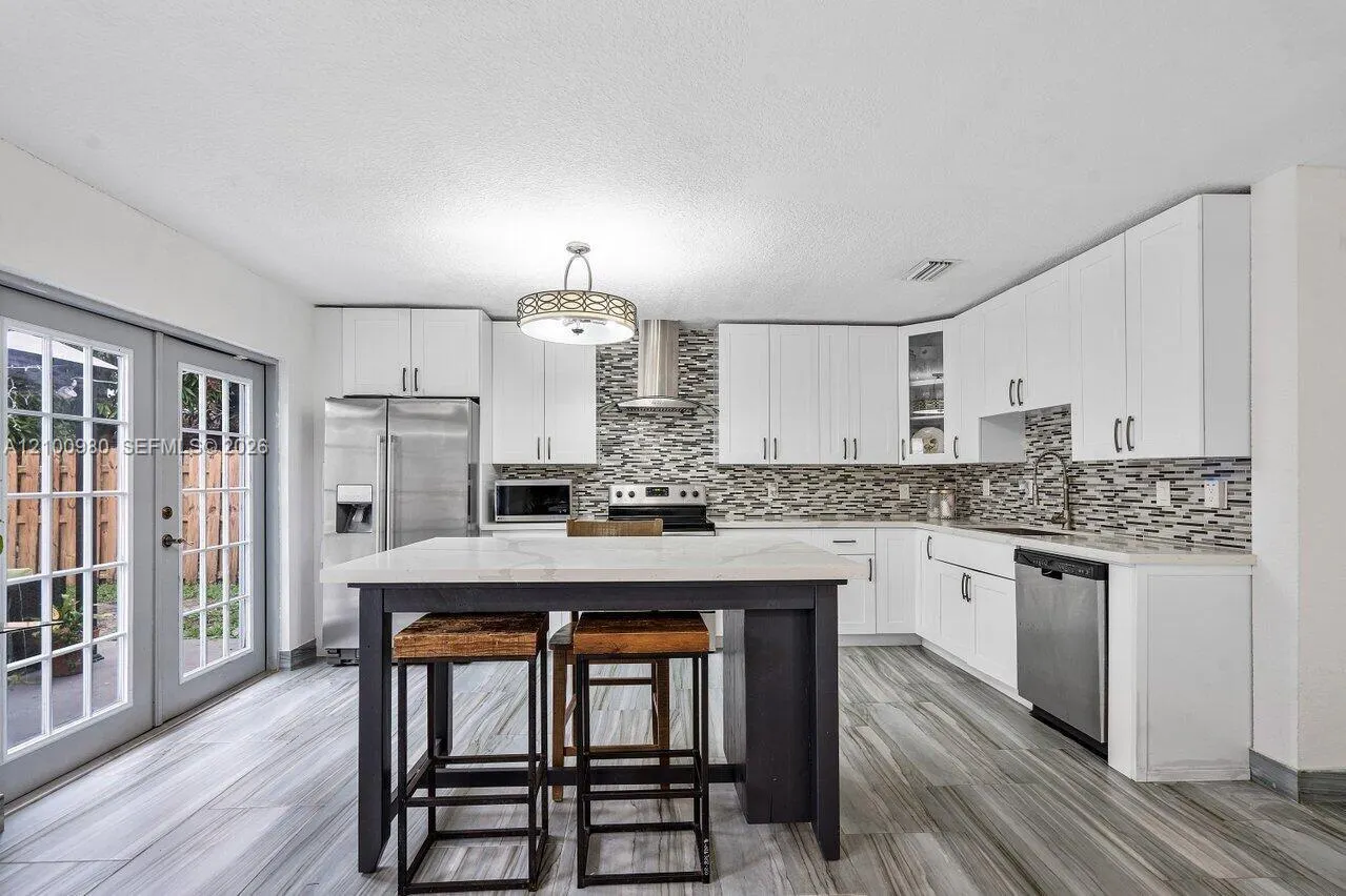 387 NW 39th Way