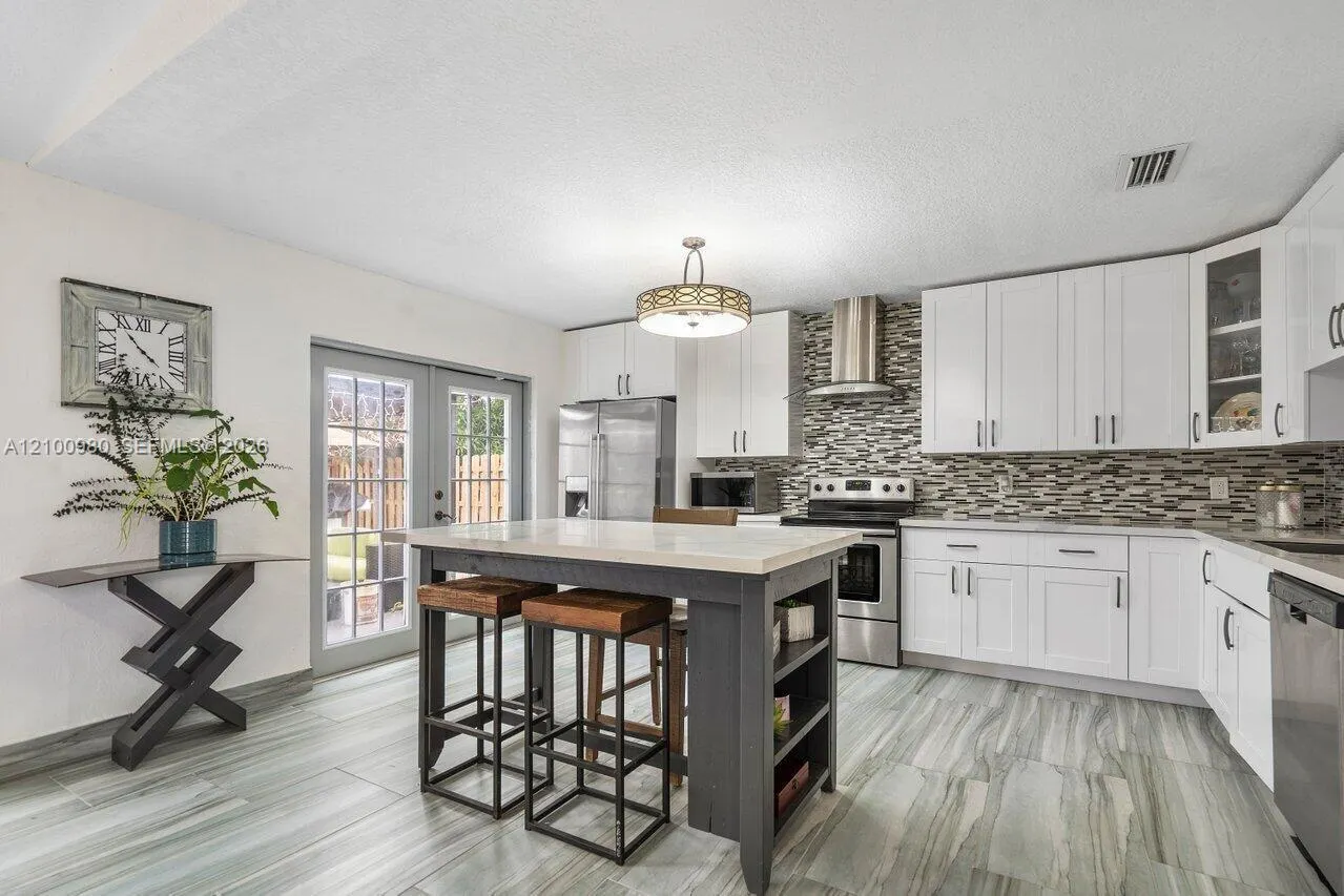 387 NW 39th Way