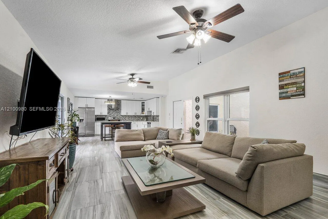 387 NW 39th Way