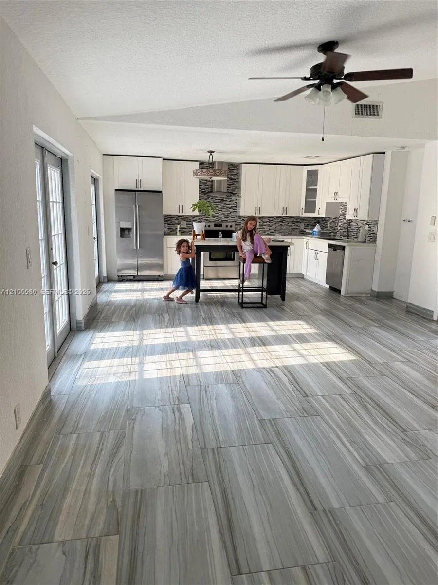 387 NW 39th Way