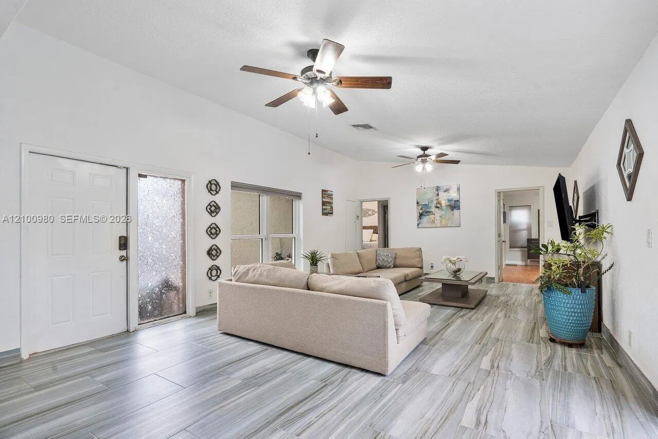 387 NW 39th Way