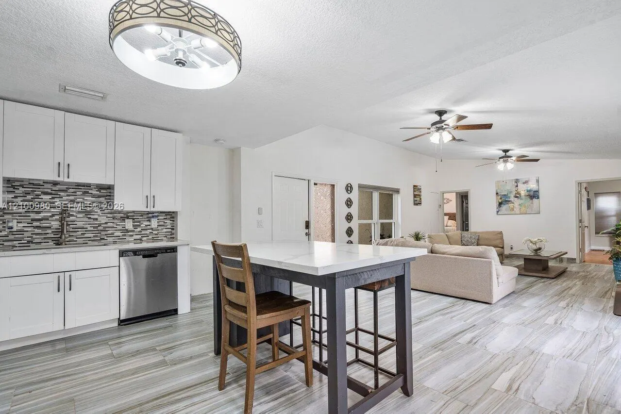 387 NW 39th Way