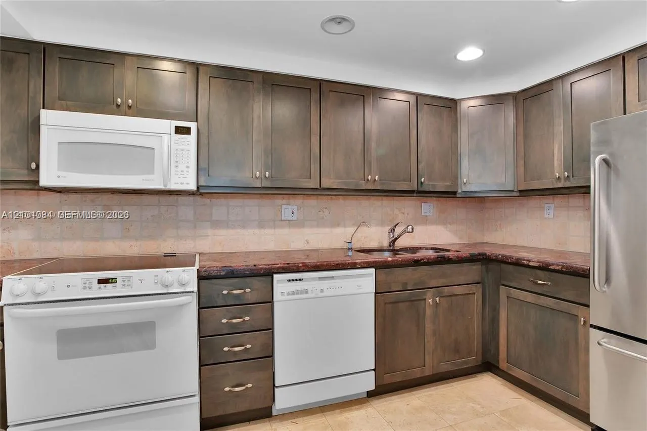 145 SE 25th Road #602