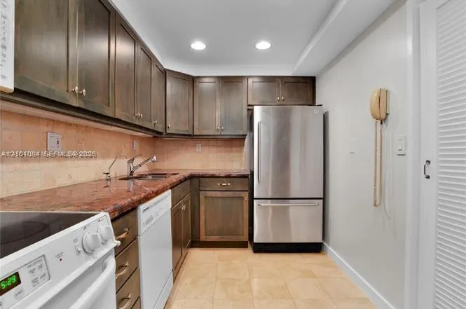 145 SE 25th Road #602