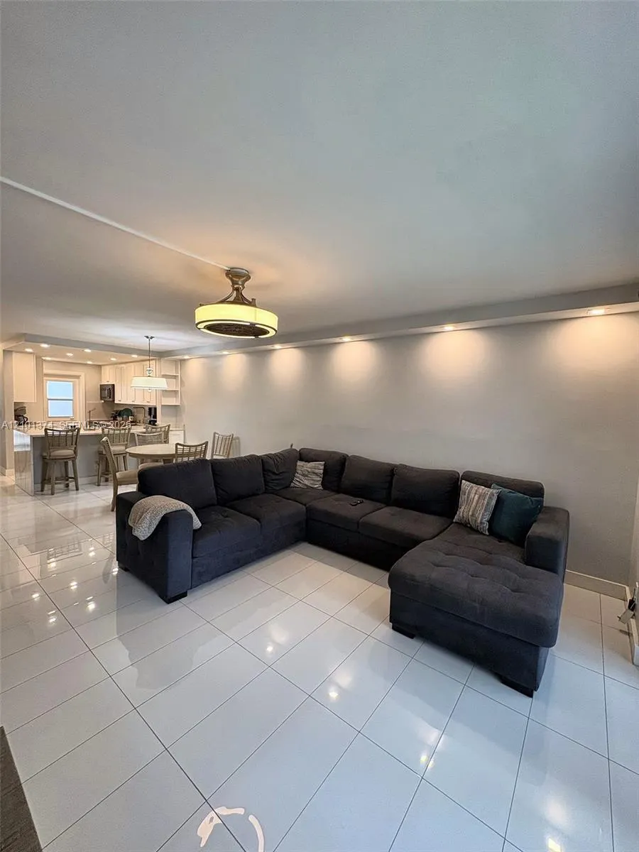1040 SE 4th Avenue #133