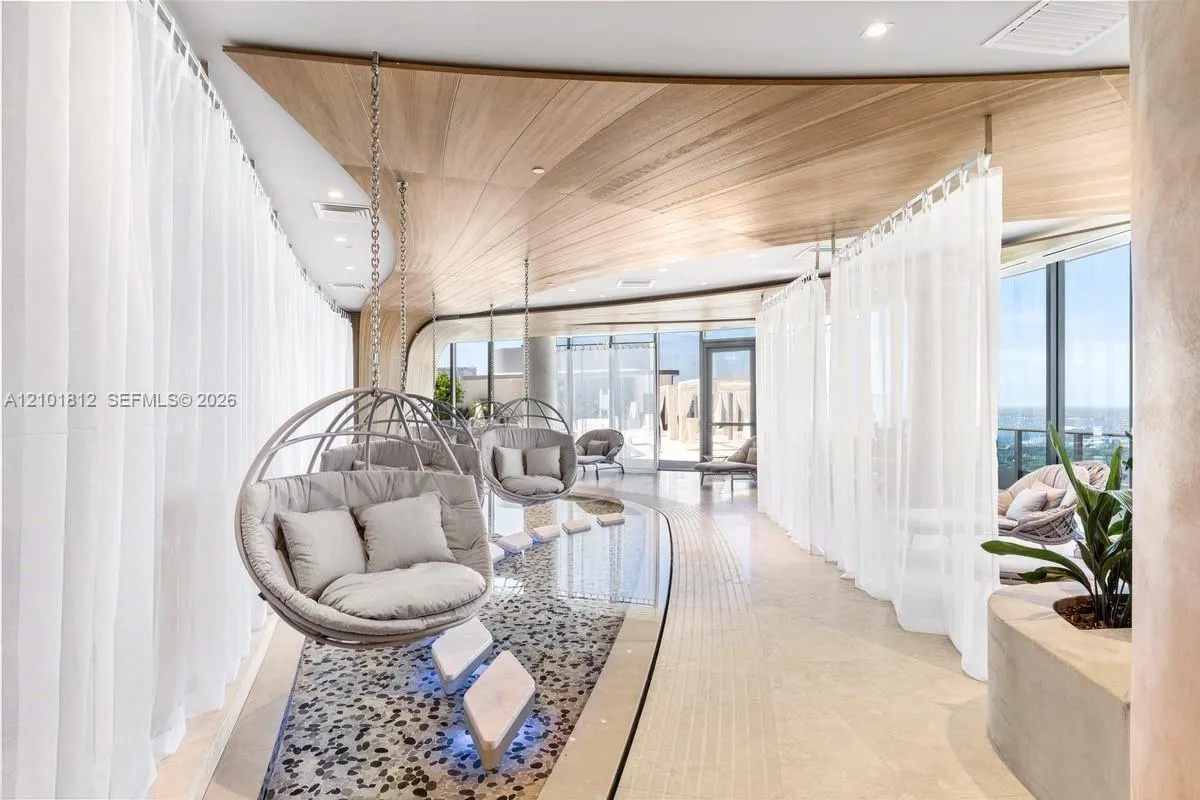 1000 Brickell Plaza #3904
