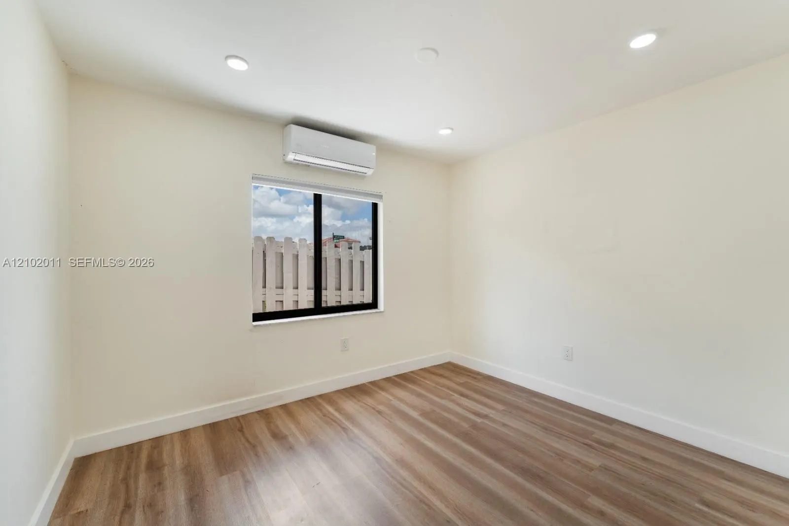 561 SW 88th Place W