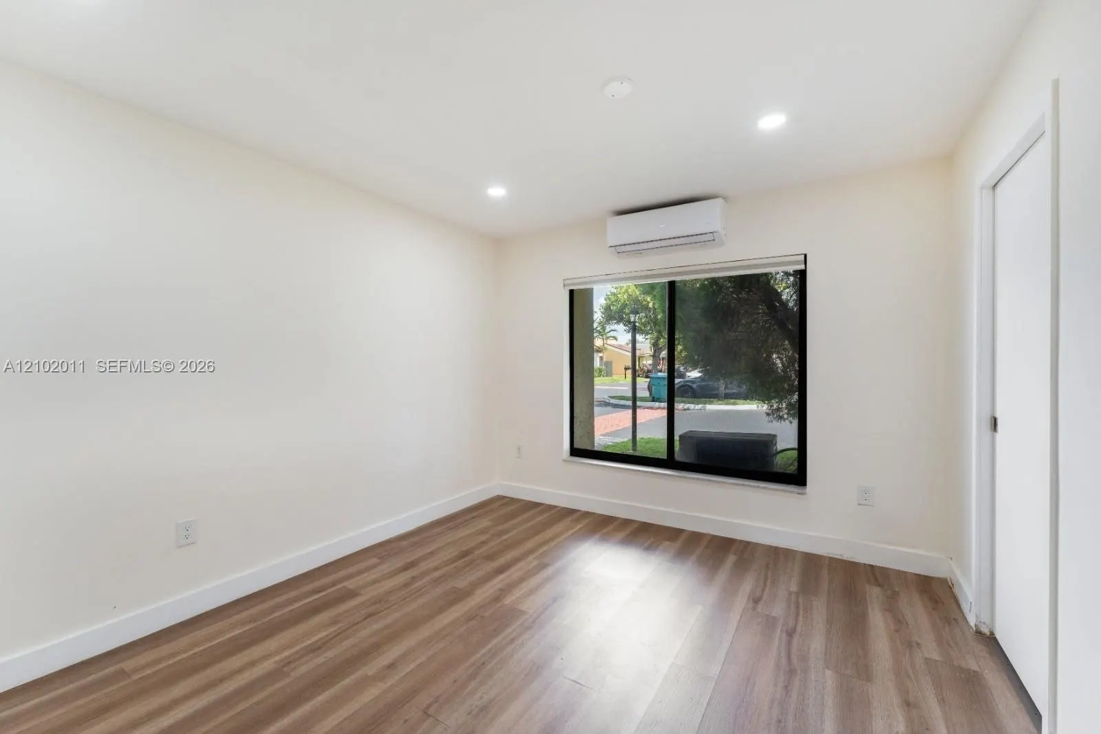 561 SW 88th Place W