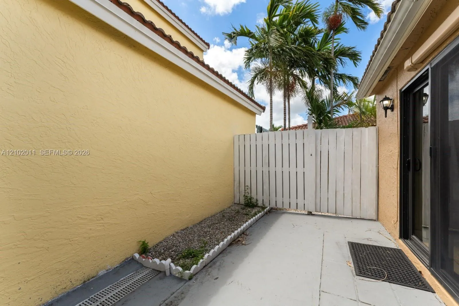 561 SW 88th Place W