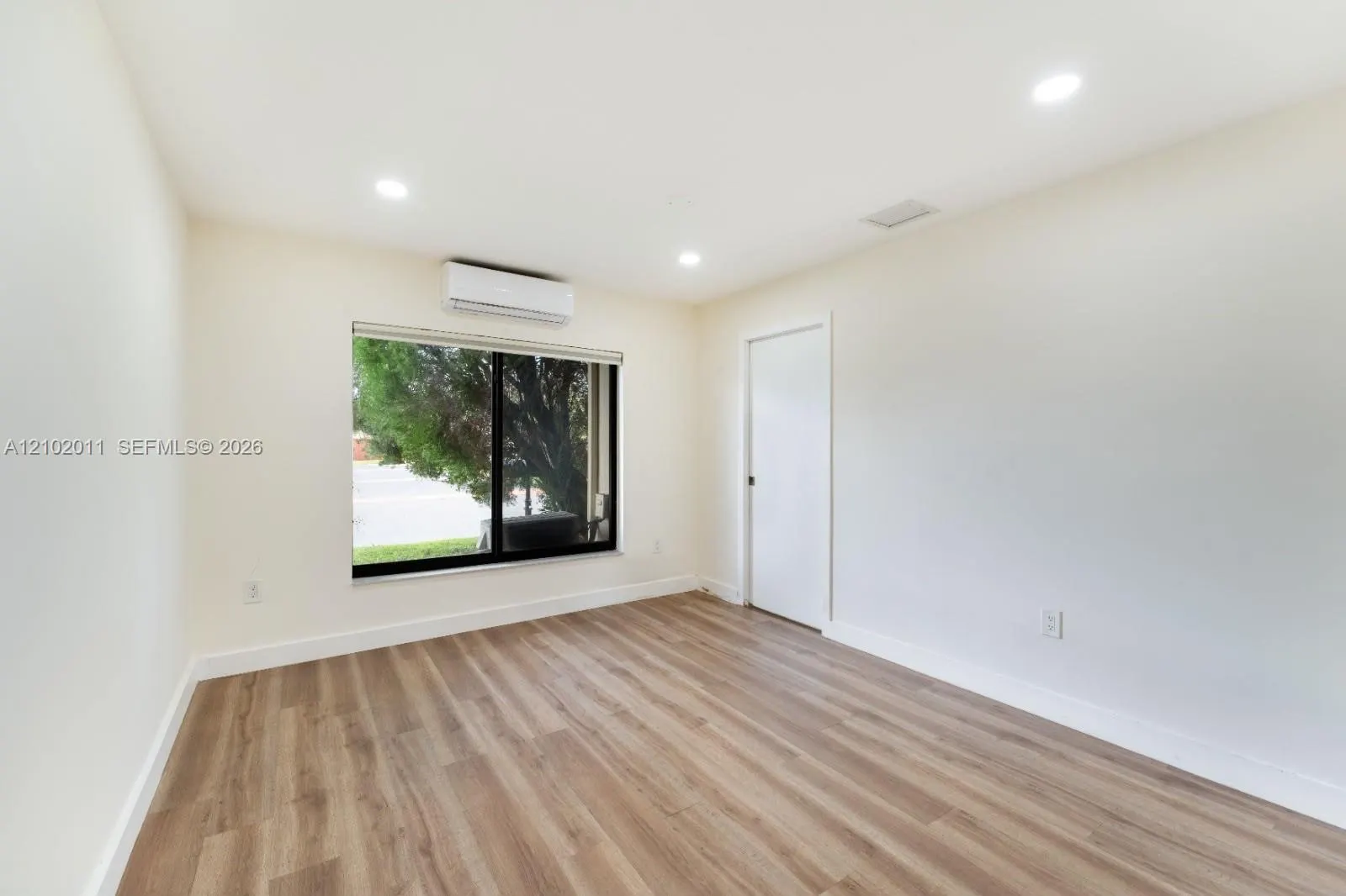 561 SW 88th Place W