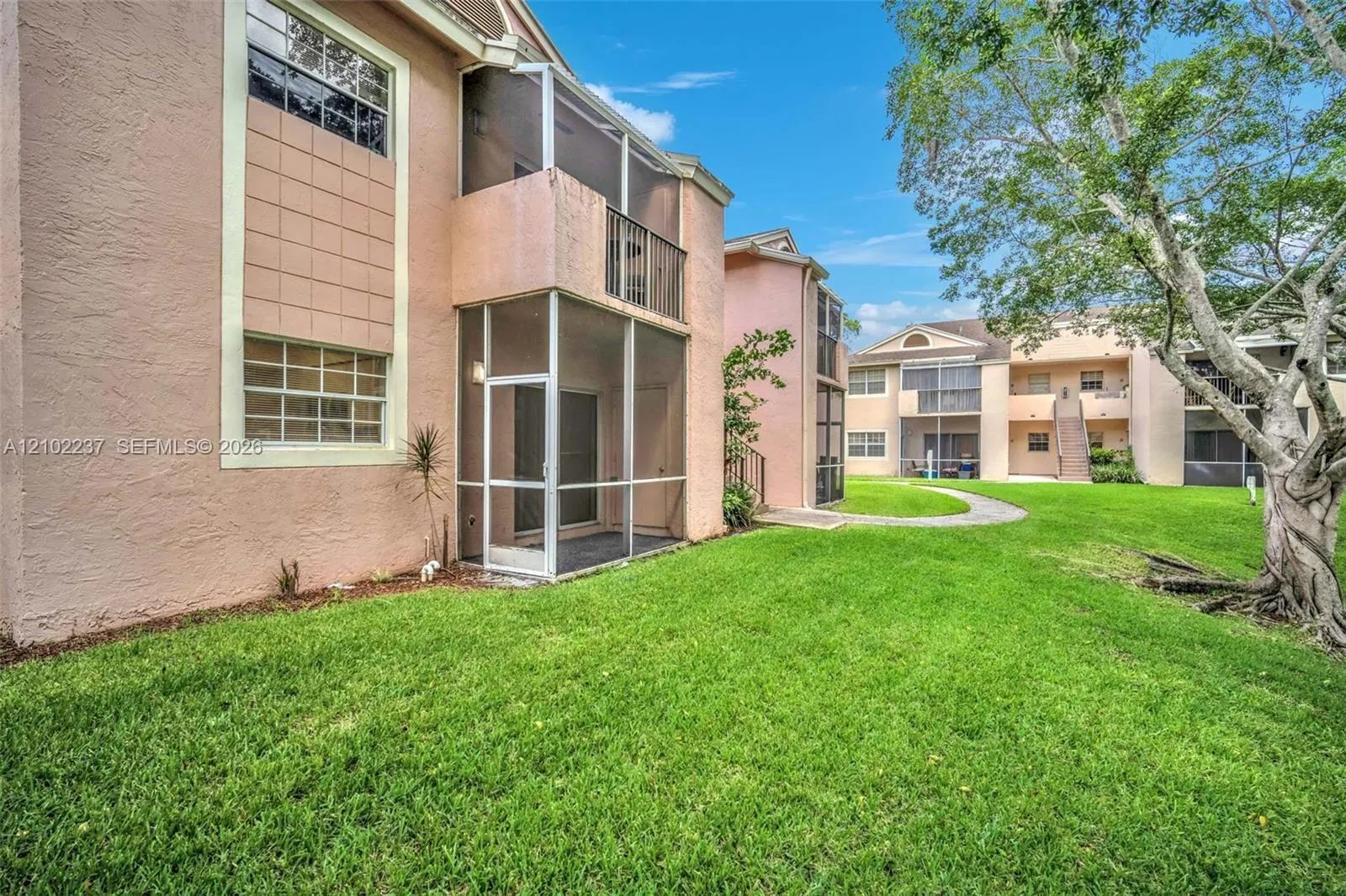 840 Cypress Park Way #M3