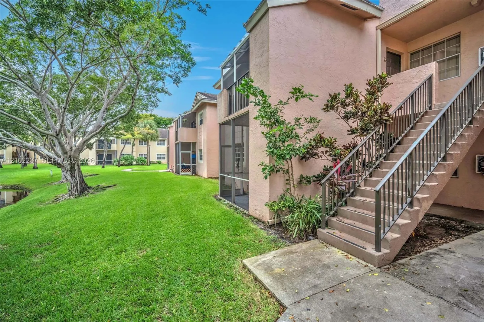 840 Cypress Park Way #M3