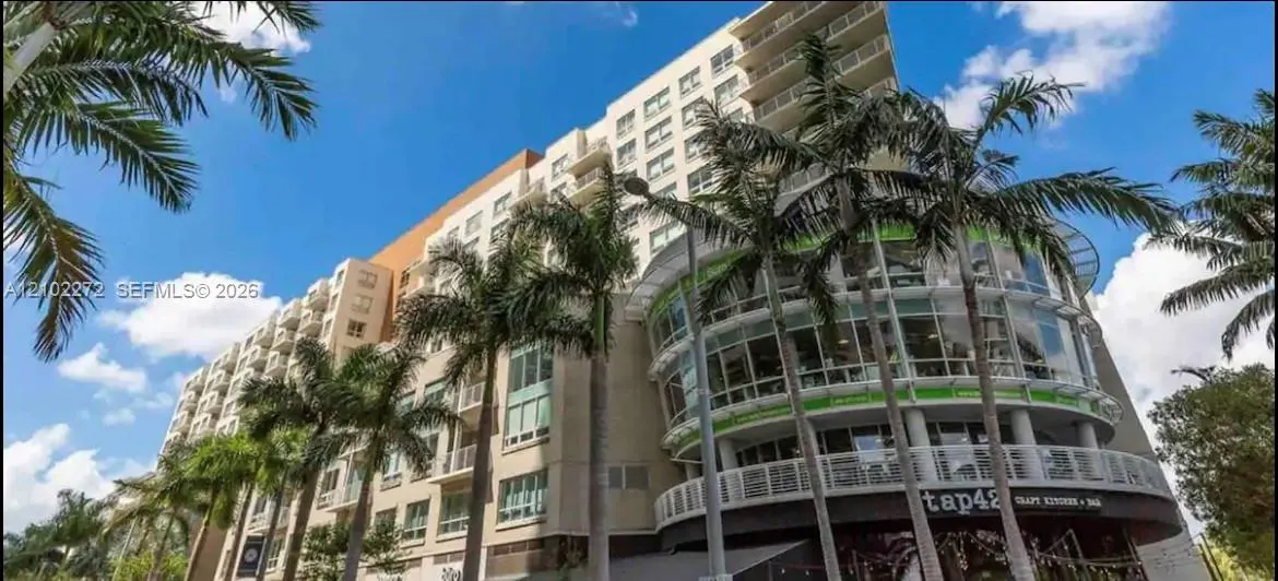 3250 NE 1st Avenue #810