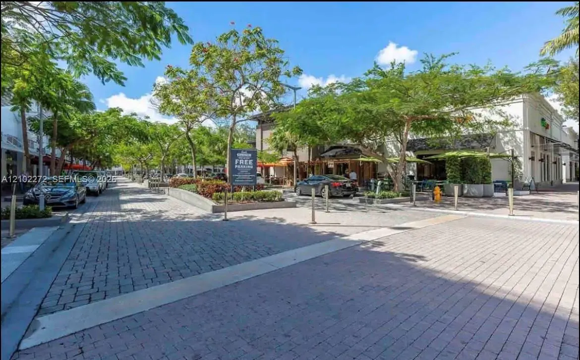 3250 NE 1st Avenue #810