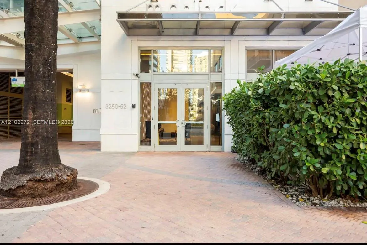 3250 NE 1st Avenue #810